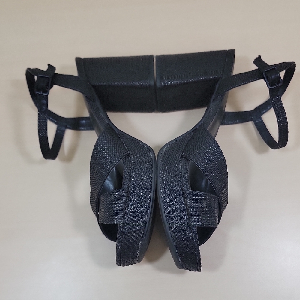 Kenneth Cole Reaction Reeva Platform Heels - Picture 6 of 16